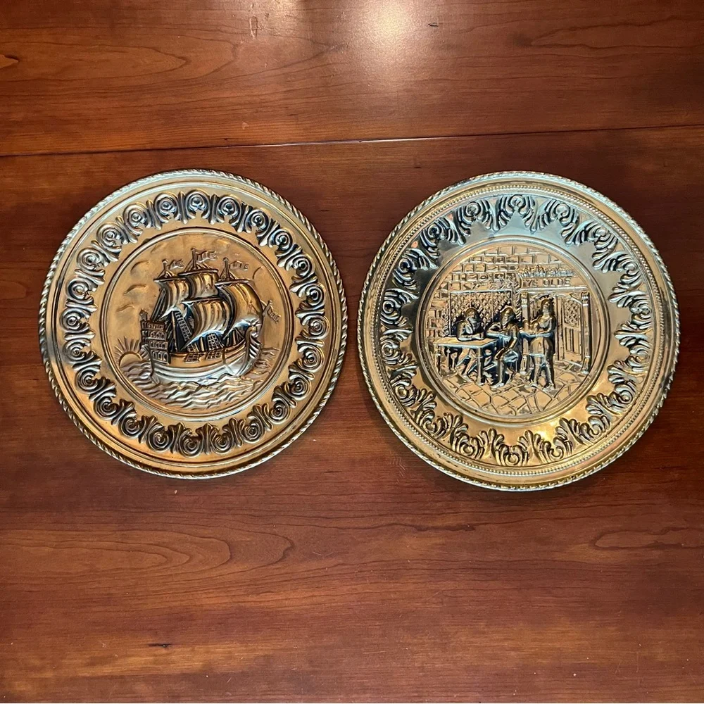 Vintage embossed brass plates wall decor set of 2 Nautical Colonial Pub Scene - Picture 2 of 11